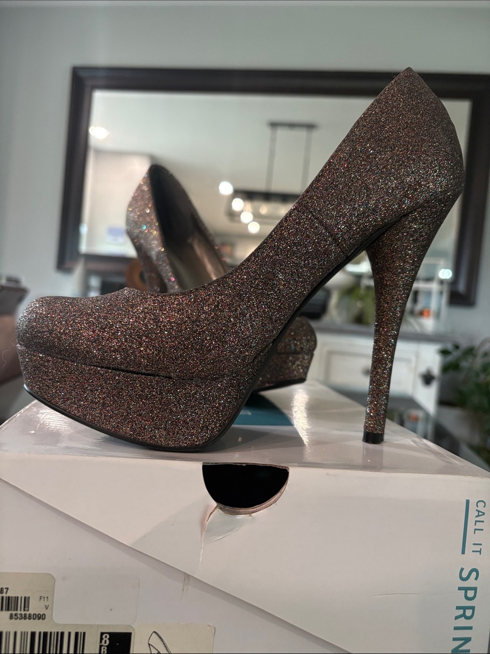 YOU NEED THESE SHOES!!👠 EUC Stilettos SZ 8